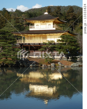 金閣寺（鏡湖池に映る逆さ金閣） 13333824