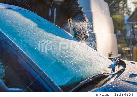Cleans frozen windshield 13334853