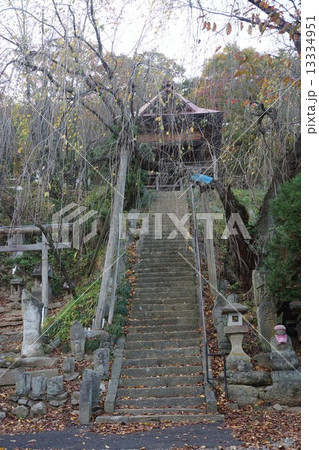 信濃三十三観音霊場 大里山 風雲庵(第四番札所)本堂 信濃三十三観音霊場 大里山 風雲庵(第四番札所)本堂 13334951