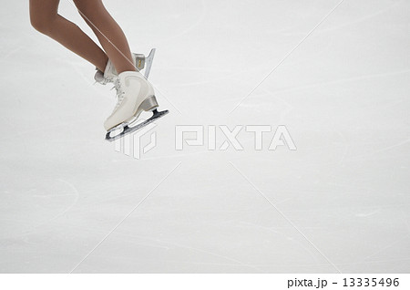 フィギュアスケートの滑り フィギュアスケートの滑り 13335496