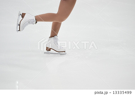 フィギュアスケートの滑り 13335499