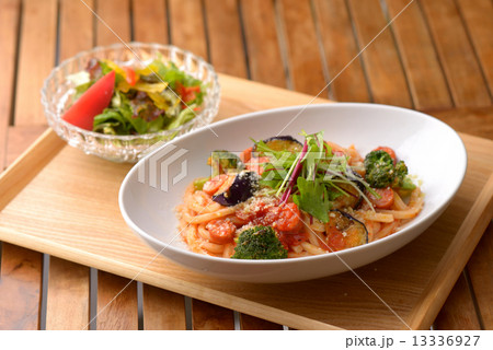 トマトソースパスタ 13336927