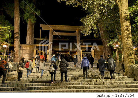 伊勢神宮、内宮・初詣の様子 13337554