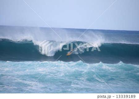 オアフ島ノースショアの波 13339189