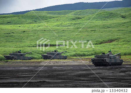 10式戦車　10TK　（ ４代目主力戦車 ）　2014年 富士総合火力演習 13340432