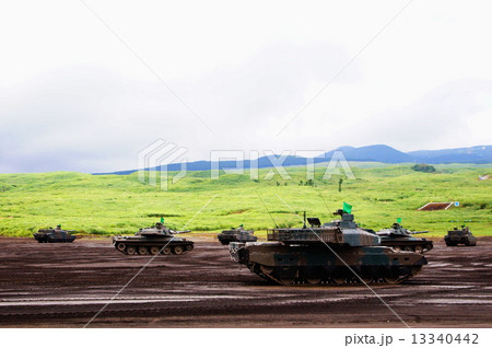 １０式戦車 ＆ ７４式戦車　2014年 富士総合火力演習 13340442