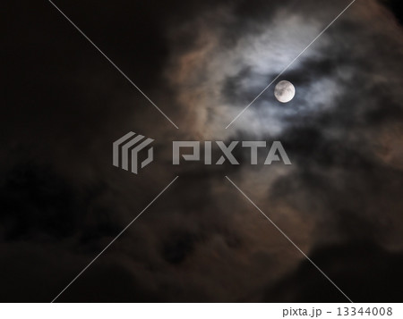 朧月夜の写真素材 [13344008] - PIXTA