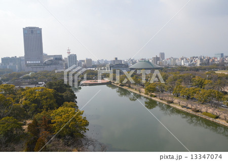 広島城天守閣から眺めた広島の街（広島城址公園／広島県広島市中区基町） 13347074