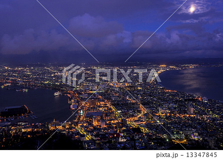 冬の函館山より100万ドルの夜景 13347845