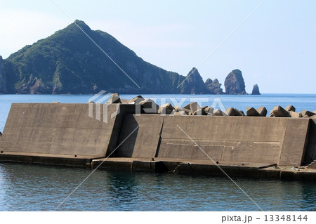 黒瀬海岸の奇岩 13348144