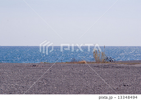 海と浜と自転車 13348494