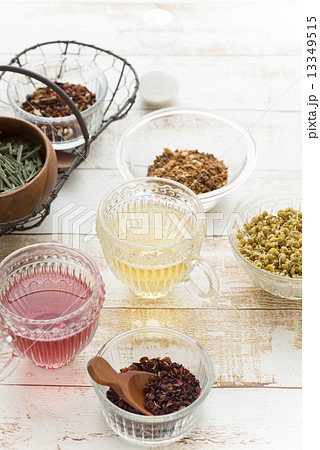 カモミールティーとローズヒップティー 13349515