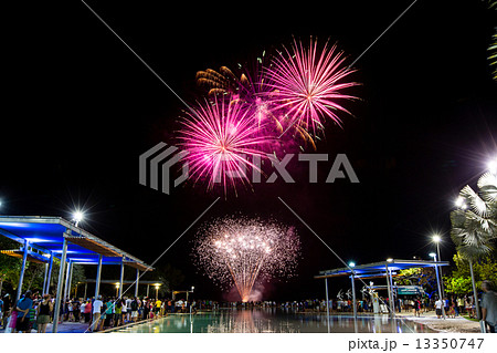 ケアンズで新年花火 13350747