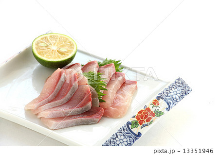 ブリの刺身 13351946