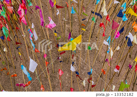 Tradition of carrying sand into the temple or monastery. Prayer 13352182