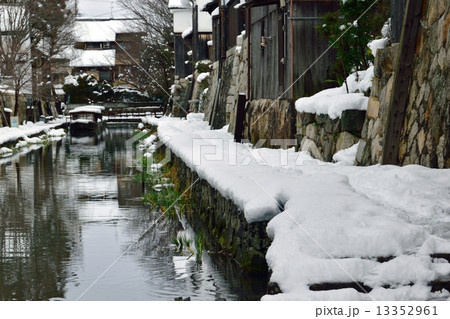 雪の八幡堀 13352961
