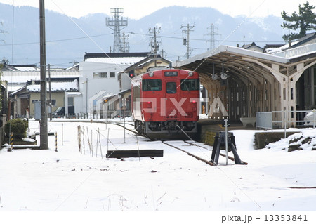 雪の終着駅 氷見線氷見駅 富山県 雪の終着駅 氷見線氷見駅 富山県 13353841