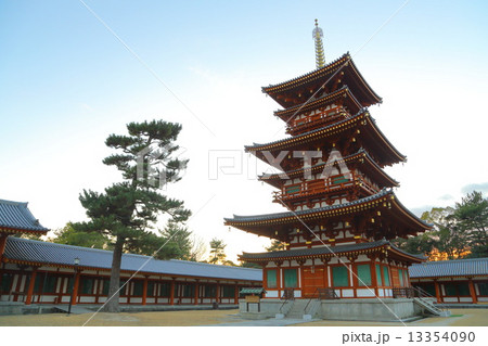 奈良県:薬師寺の風景 奈良県:薬師寺の風景 13354090