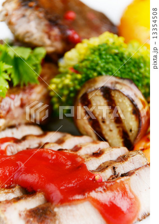 Delicious grilled beef steakes Delicious grilled beef steakes 13354508