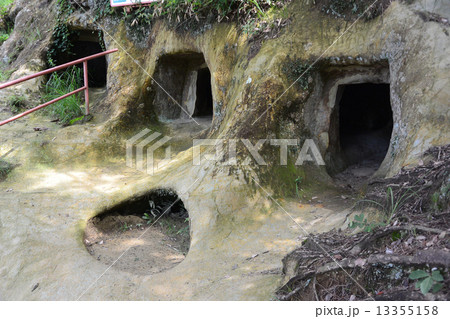 吉見百穴 13355158