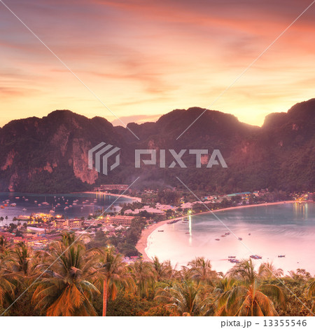 Travel vacation background 13355546