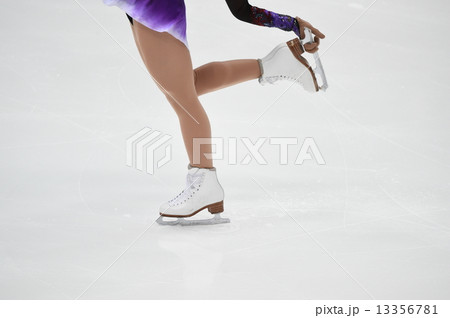 フィギュアスケートの滑り 13356781