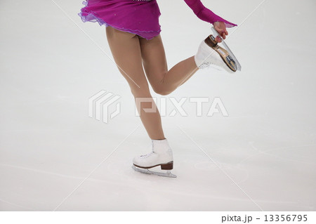 フィギュアスケートの滑り 13356795