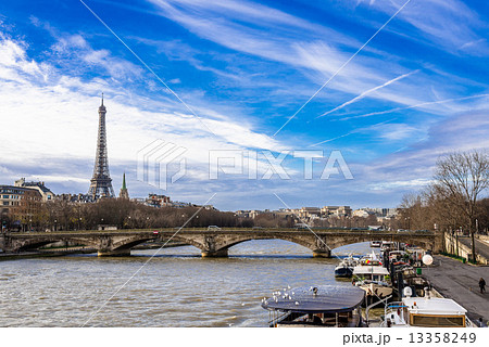 パリ セーヌ川とエッフェル塔 パリ セーヌ川とエッフェル塔 13358249