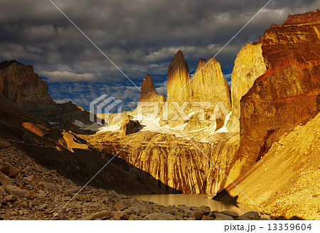 Torres del paine at sunrise 13359604