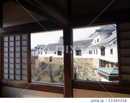 世界遺産「姫路城」化粧櫓から西の丸渡櫓を見る 世界遺産「姫路城」化粧櫓から西の丸渡櫓を見る 13364358