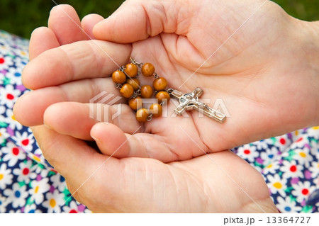 Christian prayer beads in the hands of old woman Christian prayer beads in the hands of old woman 13364727