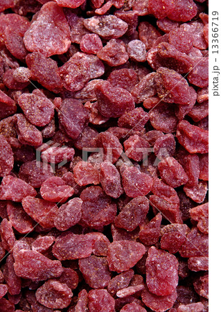 Dried strawberries 13366719