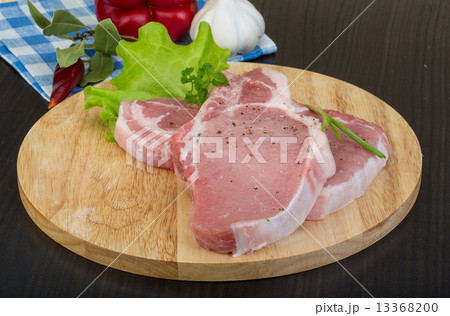 Raw t-bone steak Raw t-bone steak 13368200