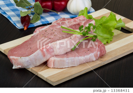 Raw t-bone steak 13368431