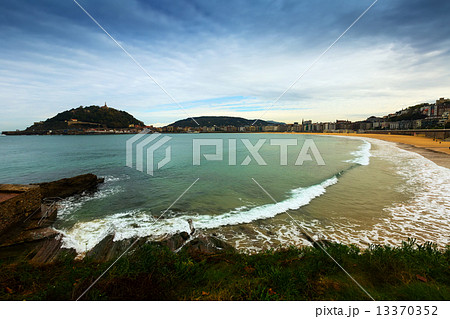La Concha bay in autumn time at San Sebastian La Concha bay in autumn time at San Sebastian 13370352