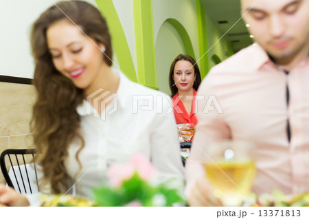 people having dinner at the restaurant 13371813