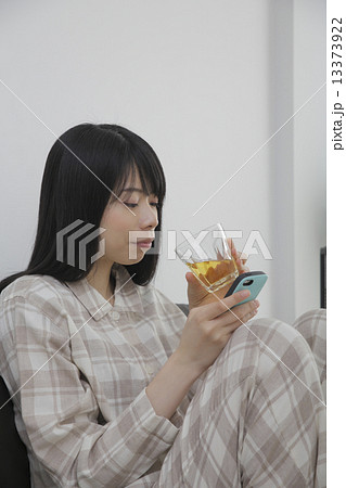 女性ポートレート 13373922