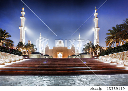 Sheikh Zayed mosque in Abu Dhabi, United Arab Emirates, Middle East 13389119