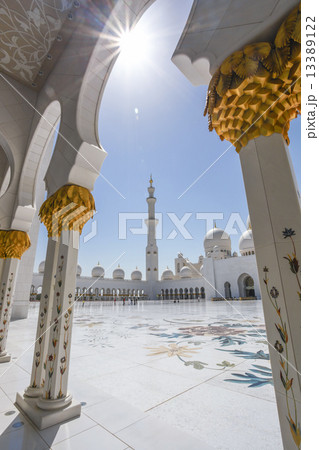 Sheikh Zayed mosque in Abu Dhabi, United Arab Emirates, Middle East 13389122