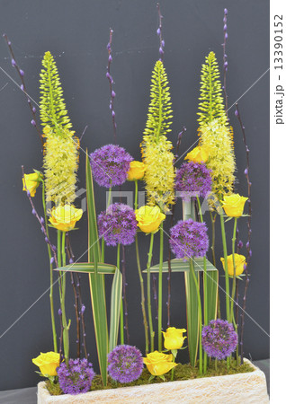 exhibition floral bouquet 13390152