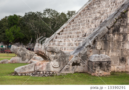 Serpent head stairway in El Castillo Pyramid, Chichen Itza, Mexi 13390291