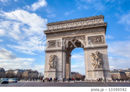 Arc de Triomphe with nice blue sky Arc de Triomphe with nice blue sky 13390582