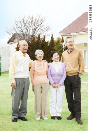 シニア男女4人 13391663