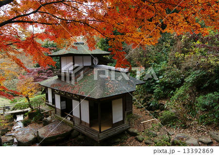横浜三渓園　聴秋閣 13392869