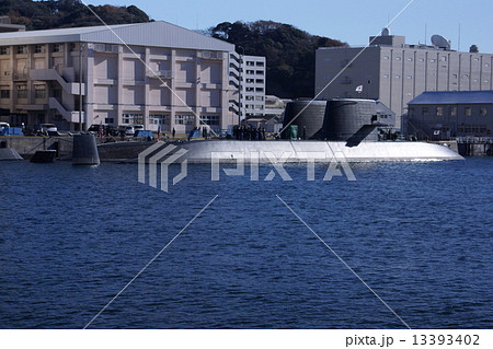 原子力潜水艦　２隻　（ 海上自衛隊 横須賀基地  ） 13393402