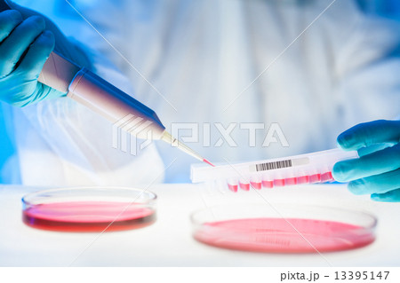 Work in the laboratory with a high degree of protection 13395147