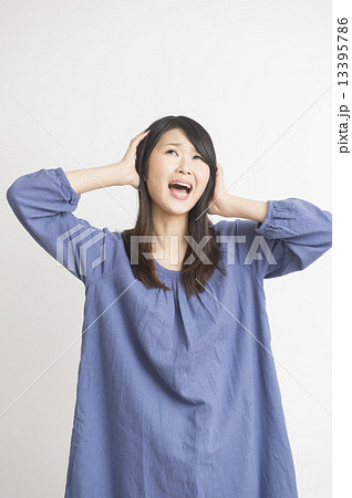 若い女性 若い女性 13395786