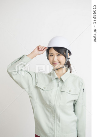 作業員の女性 作業員の女性 13396015