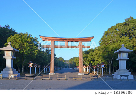 橿原神宮鳥居 13396586