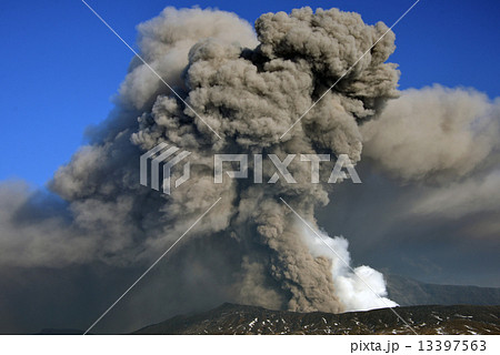 阿蘇山の噴火 阿蘇山の噴火 13397563